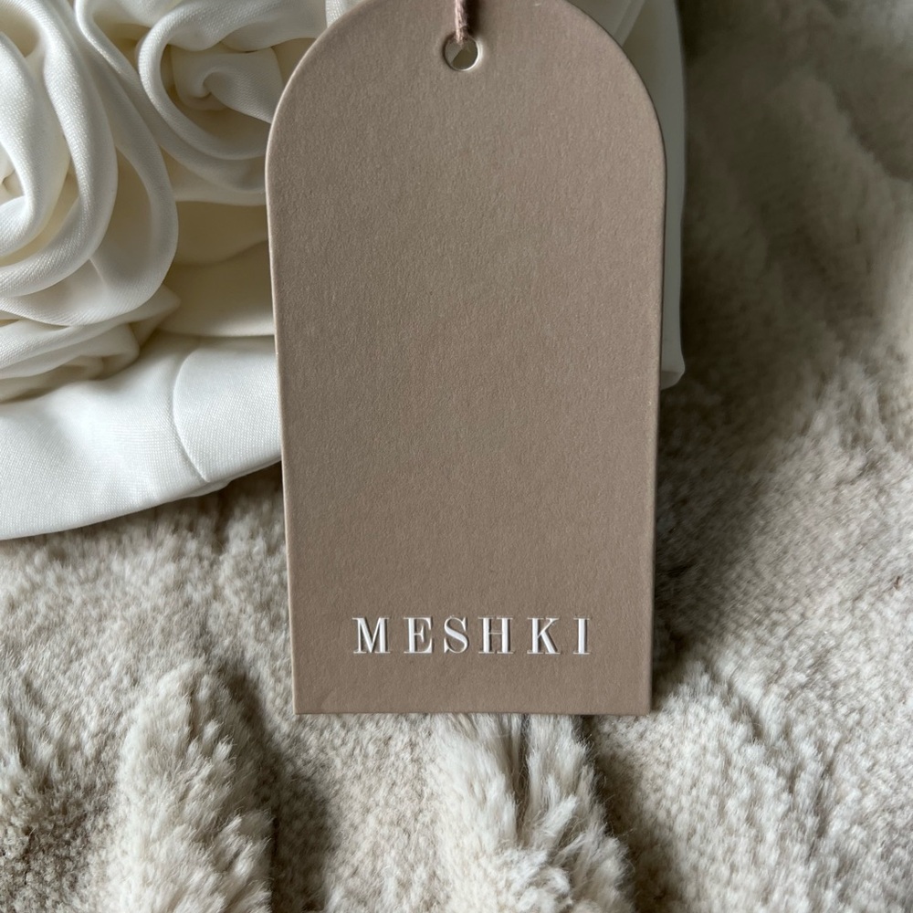 Meshki White Strapless Rose Appliqué Crop Top - Picture 10 of 10